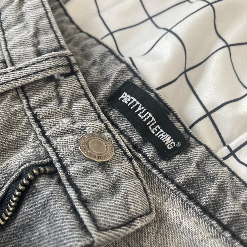 Pretty little thing grey mom jeans size 4 (UK) ⭐️